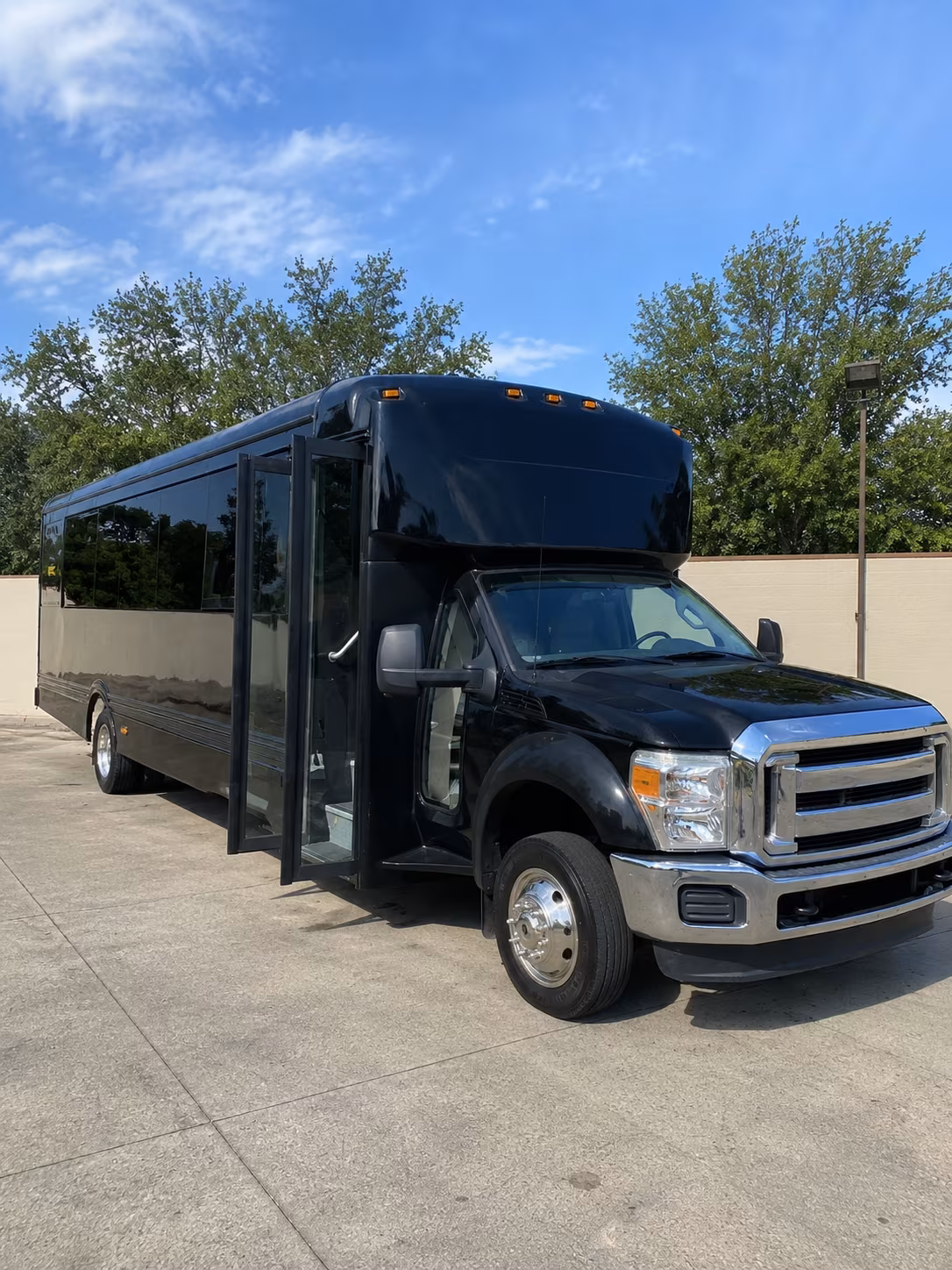 bellflower 20 passenger party bus