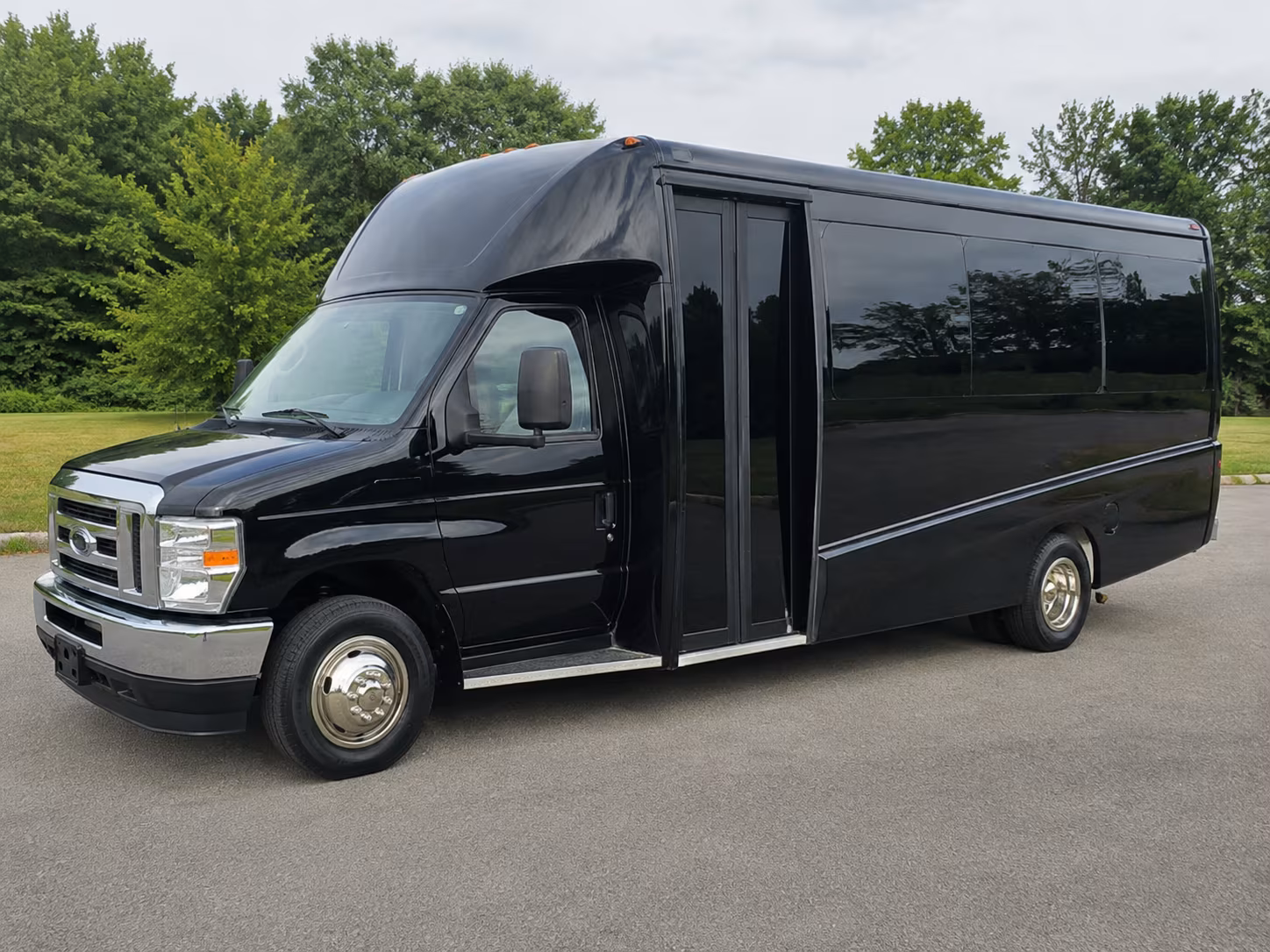 charter buses for science center and museum field trips near bellflower