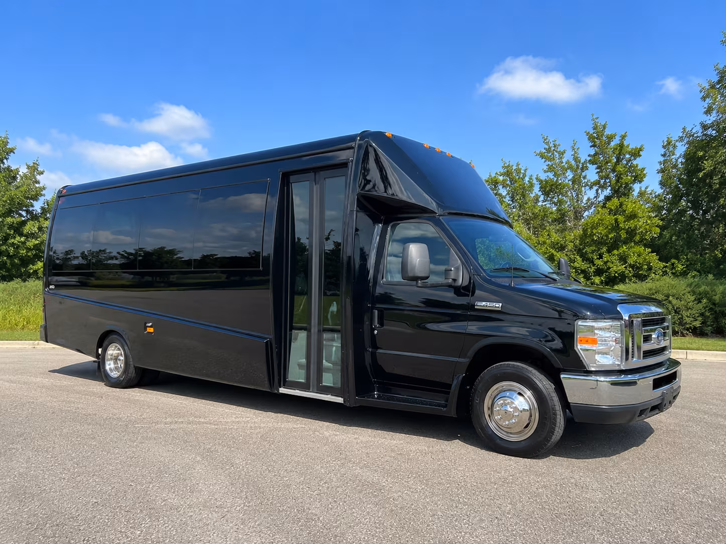 explore los angeles history with a bellflower school field trip bus